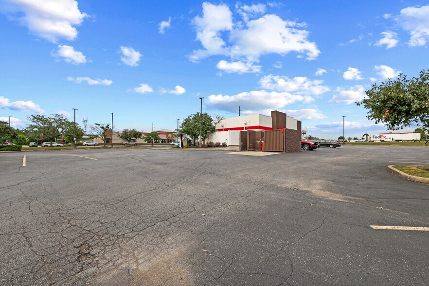 More Photos Of 6007 Gateway Dr, Plainfield Fast Food For Sale