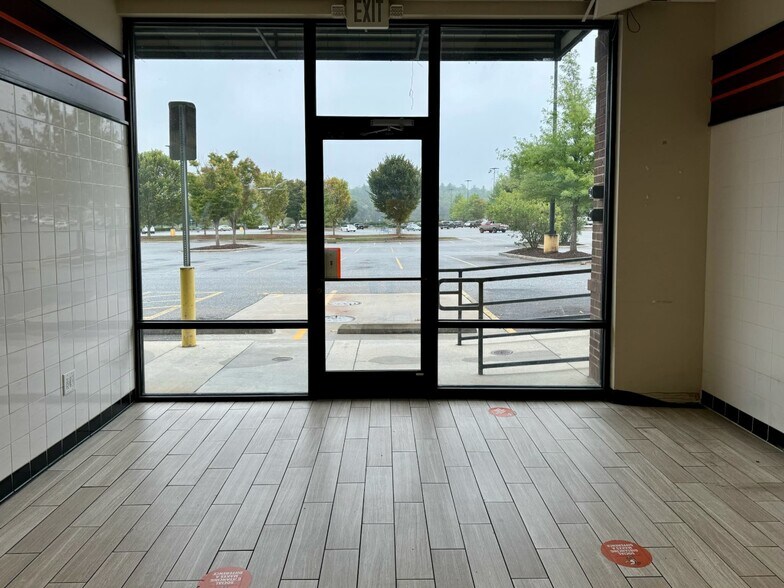 More Photos Of 109-143 Commons Dr, Franklin General Retail For Lease