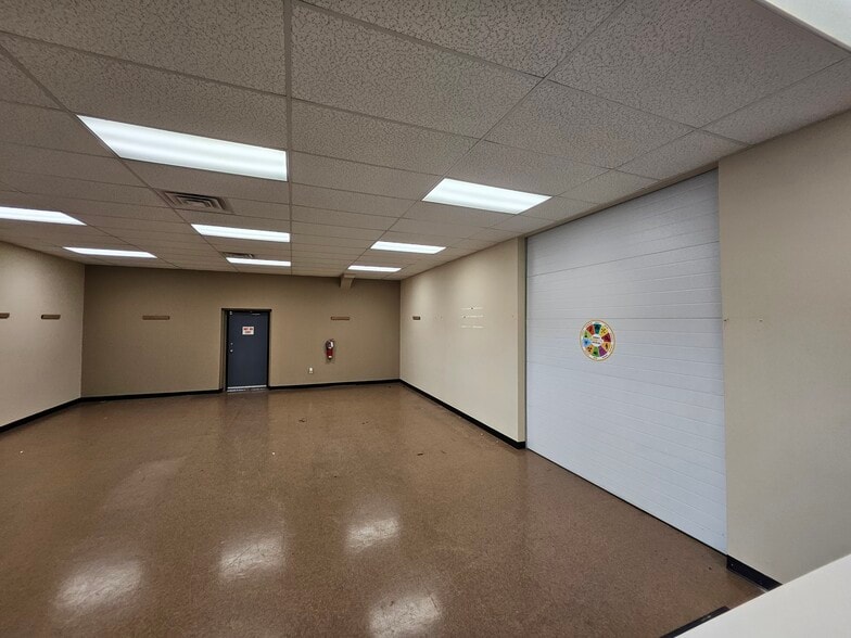 More Photos Of 2103 Danbury St, San Antonio Manufacturing For Sale
