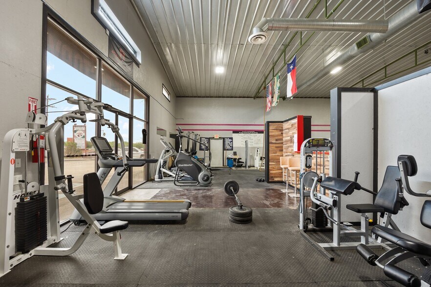 More Photos Of 8517 State Highway 107, Mission Storefront For Sale