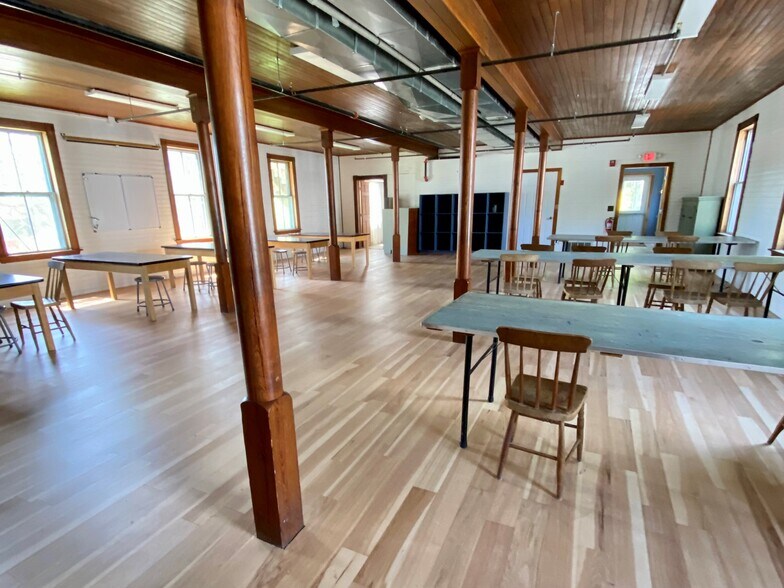 More Photos Of 12 Church Rd, Readfield Flex For Sale