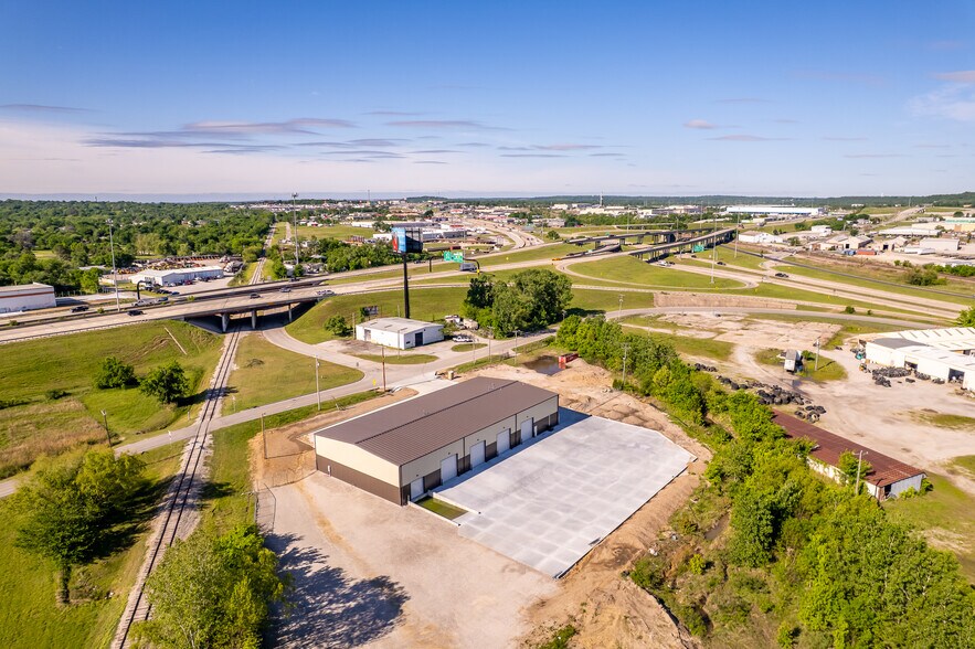 More Photos Of 3801 W 51st St, Tulsa Warehouse For Lease