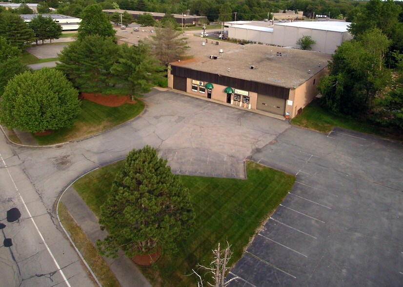 More Photos Of 15 Plymouth Dr, Easton Warehouse For Lease