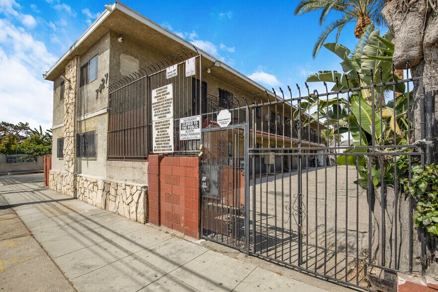 More Photos Of 7427 S Figueroa St, Los Angeles Apartments For Sale