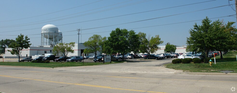 More Photos Of 8201 N University St, Peoria Distribution For Lease