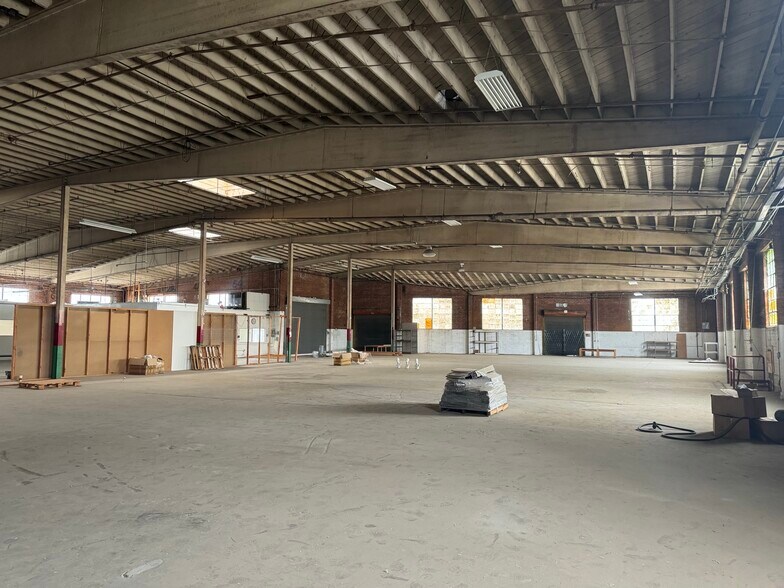 More Photos Of 2345 S Santa Fe Ave, Los Angeles Manufacturing For Lease