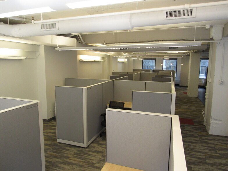 More Photos Of 100 N LaSalle St, Chicago Office For Lease