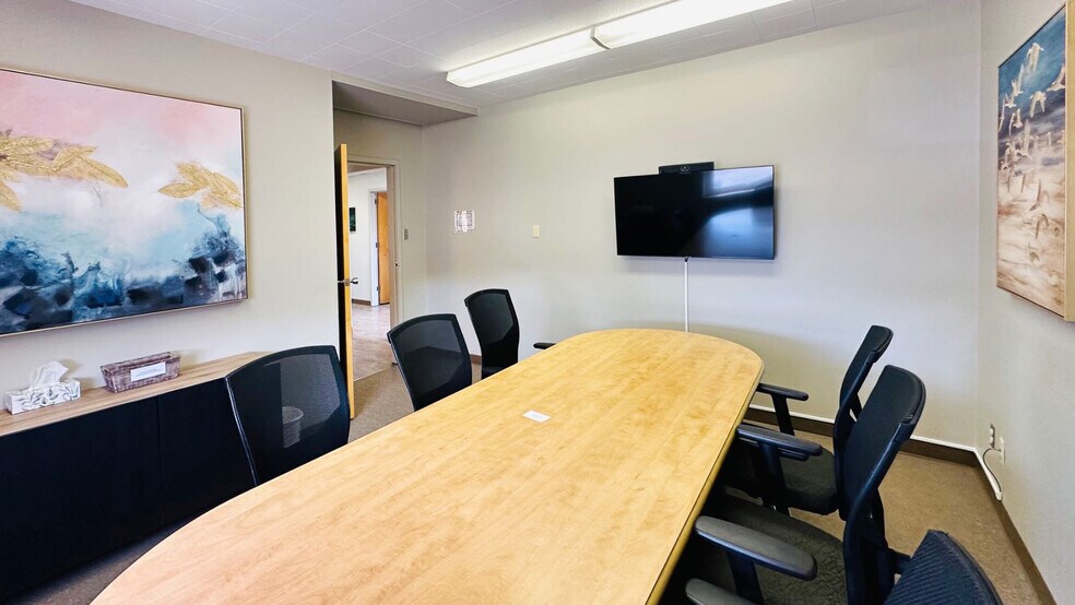 More Photos Of 601 7 St E, Drumheller Office For Sale