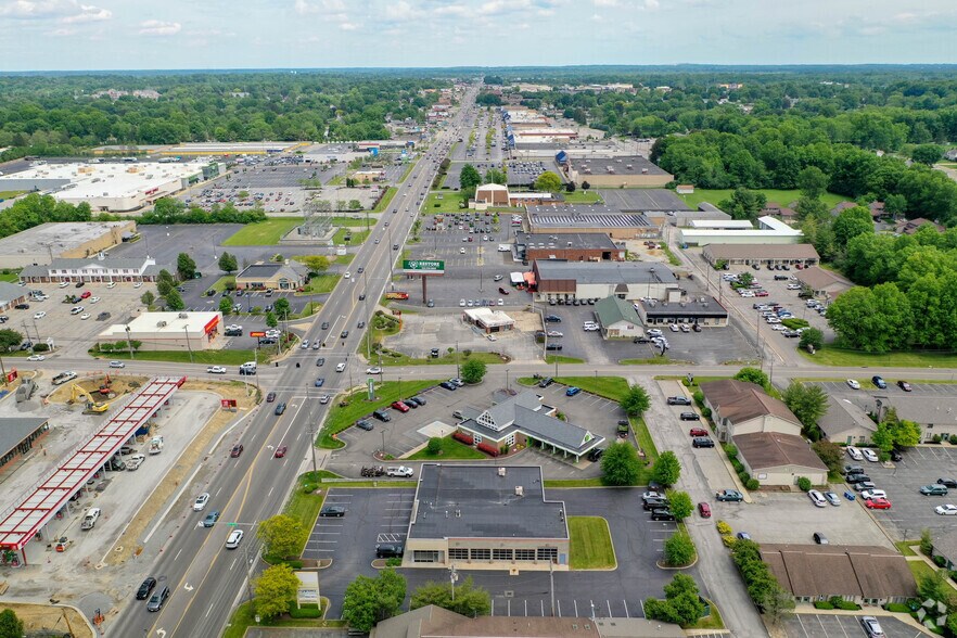 More Photos Of 721 Boardman-Canfield Rd, Boardman Freestanding For Lease