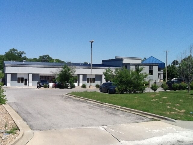 More Photos Of 801 NW Commerce Dr, Lee's Summit Sports And Entertainment For Sale