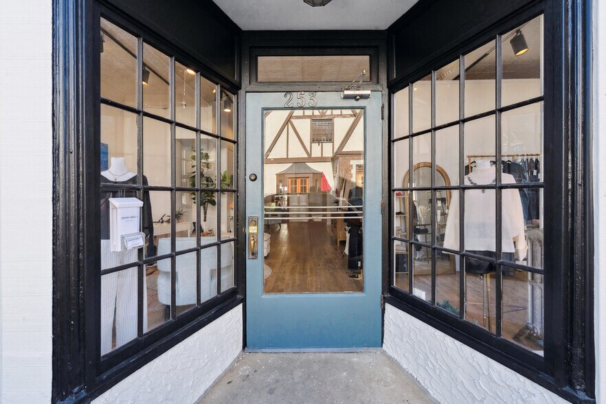 More Photos Of 253 Sea Cliff Ave, Sea Cliff Storefront Retail Residential For Sale