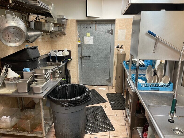 More Photos Of 42882 Truro Parish Dr, Ashburn Storefront For Sale