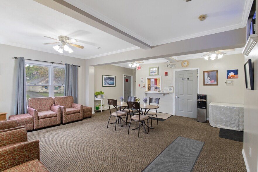 More Photos Of 180 E 10th St, Oswego Hotel For Sale
