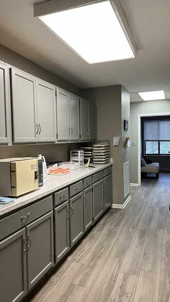 More Photos Of 3707 Latrobe Dr, Charlotte Office For Sale