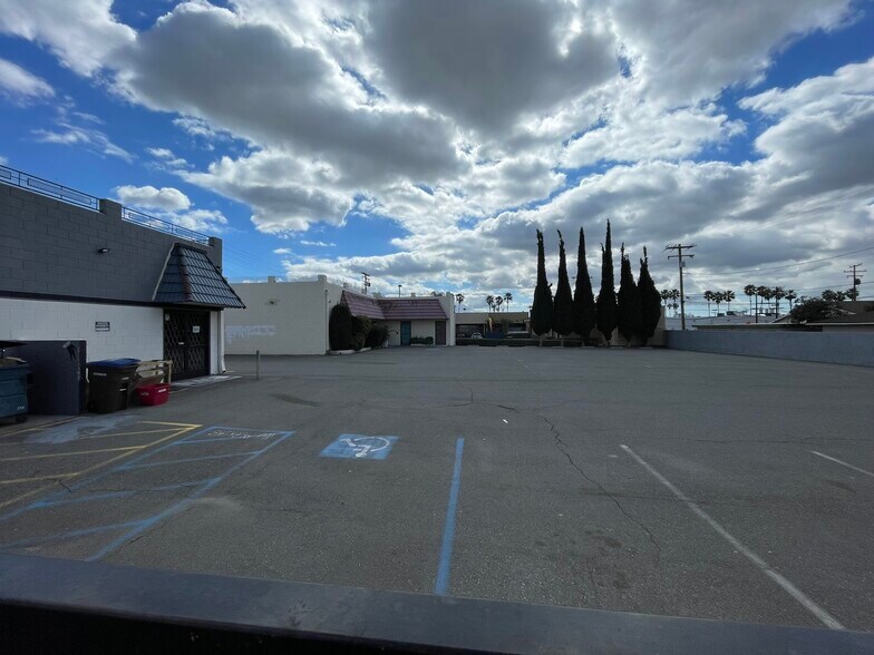 More Photos Of 1012-1016 N Tustin St, Orange Freestanding For Sale