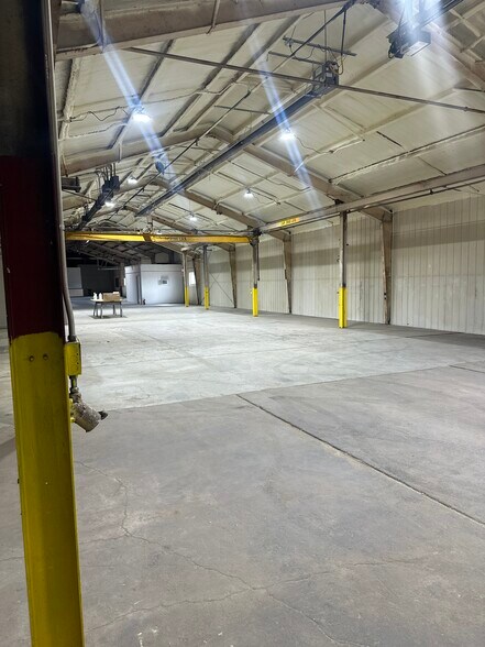 More Photos Of 1915 Beechcraft Rd, Salina Warehouse For Lease