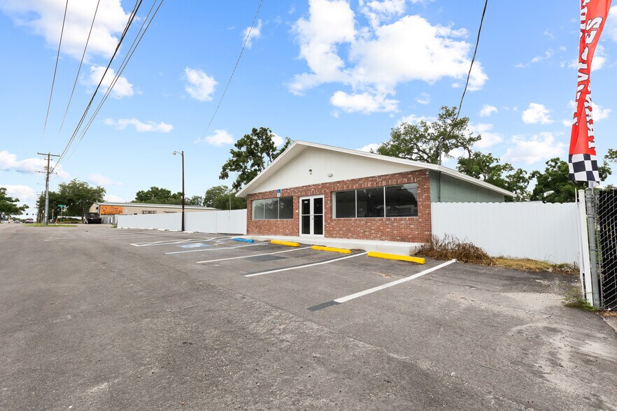More Photos Of 7604 Broadway Ave, Tampa Freestanding For Lease