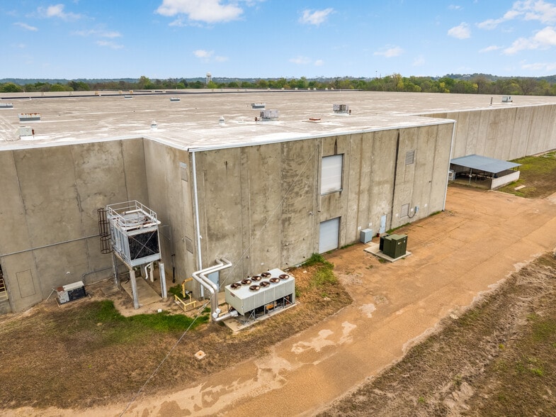More Photos Of 1 King Timahoe Dr, Vidalia Industrial For Sale