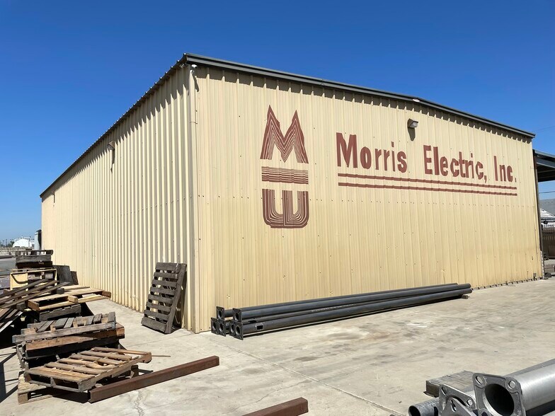 More Photos Of 145 W Bryant St, Bloomington Truck Terminal For Lease