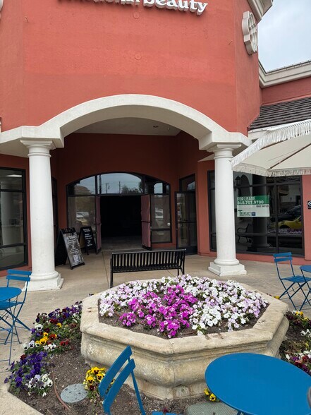 More Photos Of 252-254 W Los Angeles Ave, Moorpark Freestanding For Lease