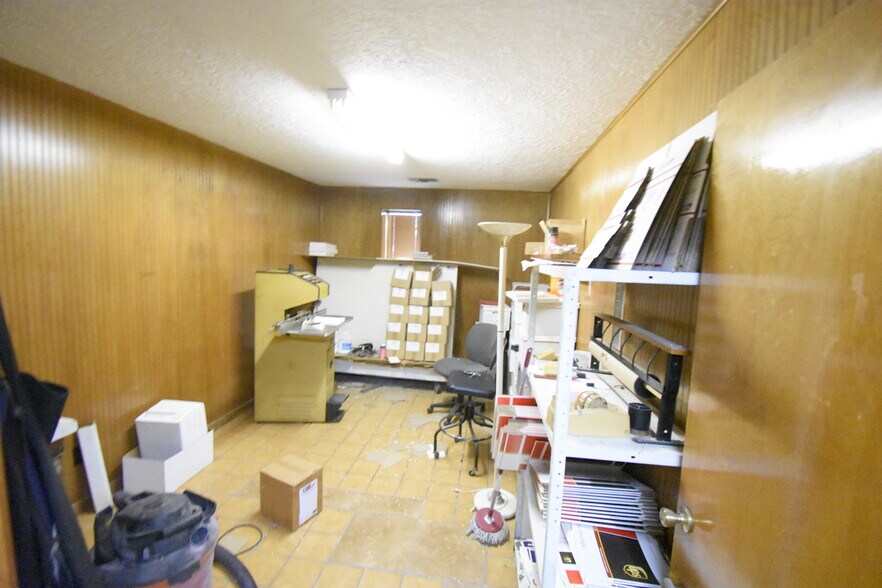 More Photos Of 630 Kentucky St, South Houston Office For Sale