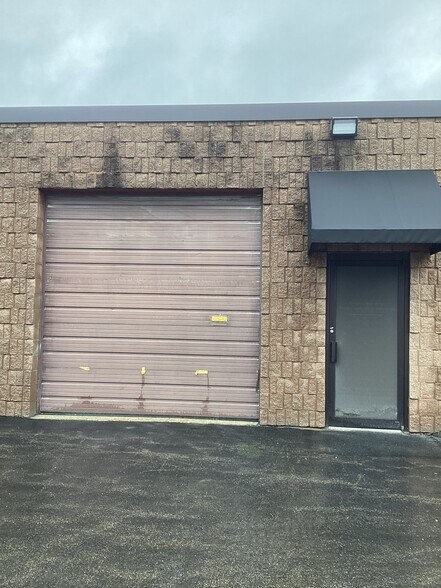 More Photos Of 22073 N Pepper Rd, Lake Barrington Warehouse For Lease
