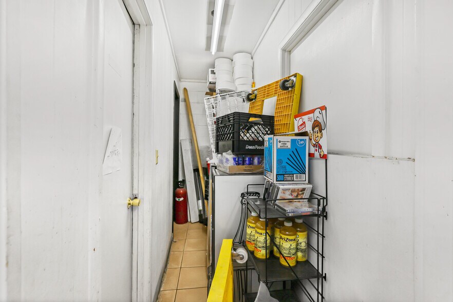 More Photos Of 9836 SW County Road 761, Arcadia General Retail For Sale