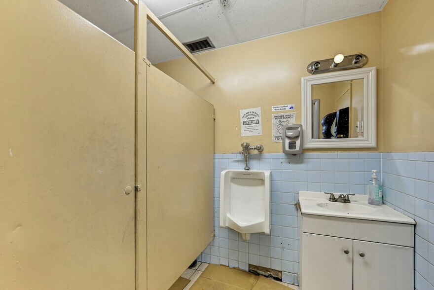 More Photos Of 370 Bergen Ave, Kearny Warehouse For Lease
