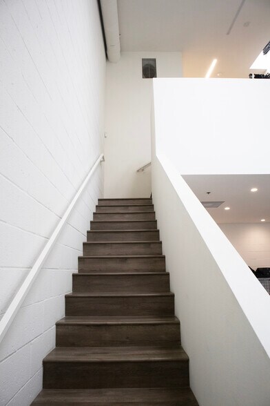 More Photos Of 1633-1639 Electric Ave, Venice Light Manufacturing For Lease