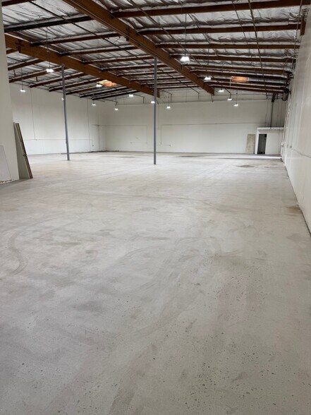 More Photos Of 290 Easy St, Simi Valley Warehouse For Lease