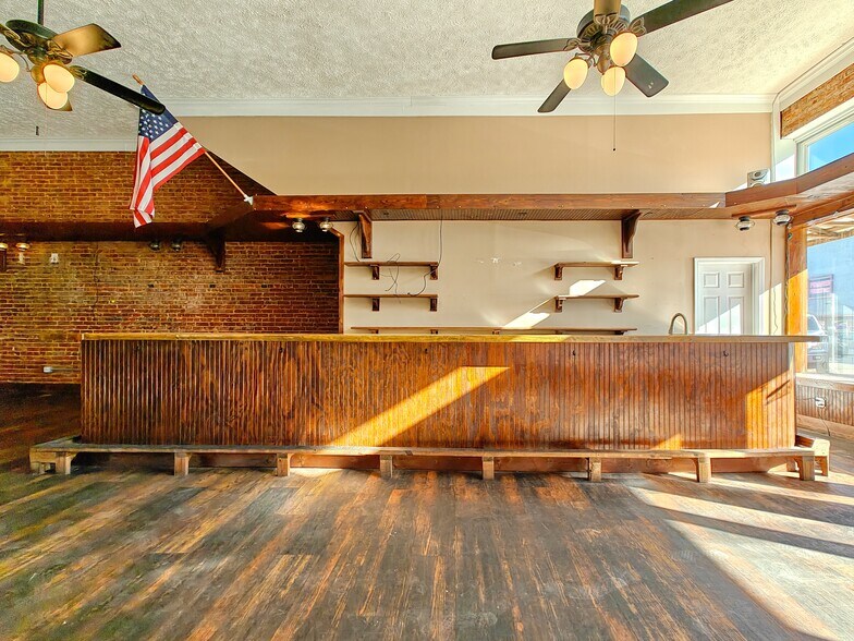 More Photos Of 5 Broadway St, McKenzie General Retail For Sale