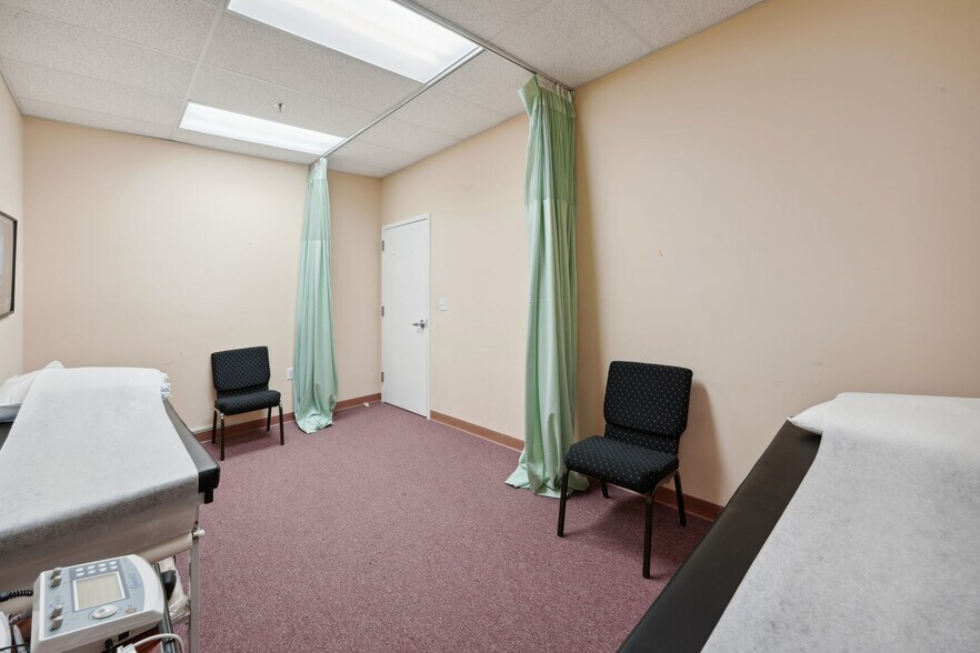 More Photos Of 1374 Whitehorse Hamilton Square Rd, Hamilton Medical For Sale