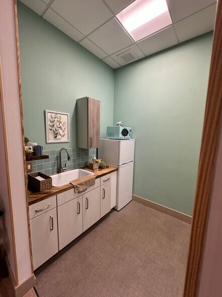 More Photos Of 2700 Immokalee Rd, Naples General Retail For Lease