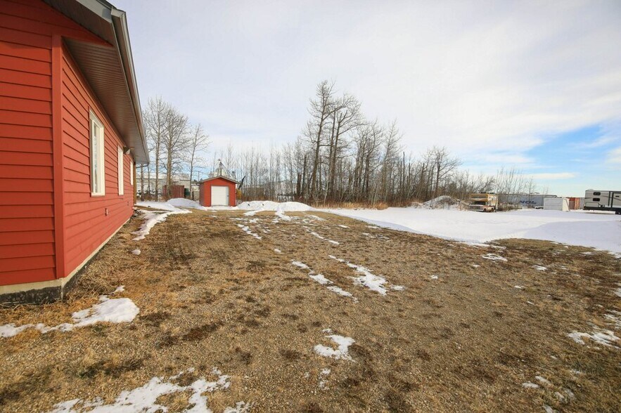 More Photos Of 5209 49A Ave, Bentley Office For Sale