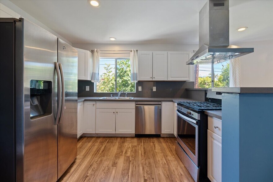 More Photos Of 1990 Harrison Ave, San Diego Apartments For Sale