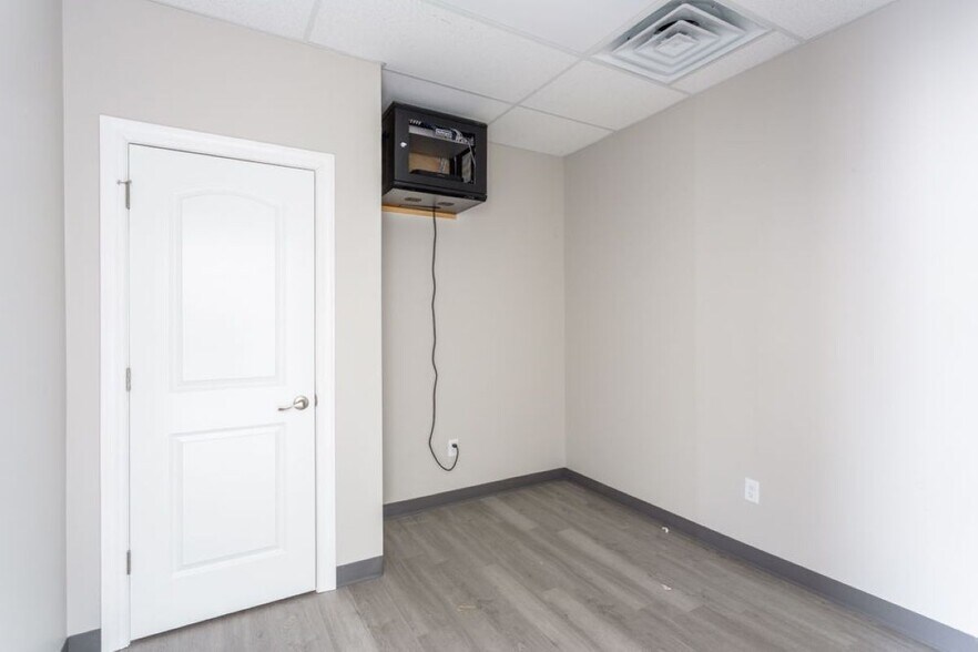 More Photos Of 36 Parkway Ln, Fishersville Storefront Retail Office For Lease