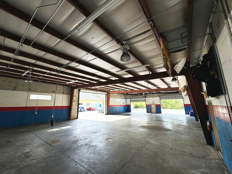 More Photos Of 25090 Bernwood Dr, Bonita Springs Showroom For Lease