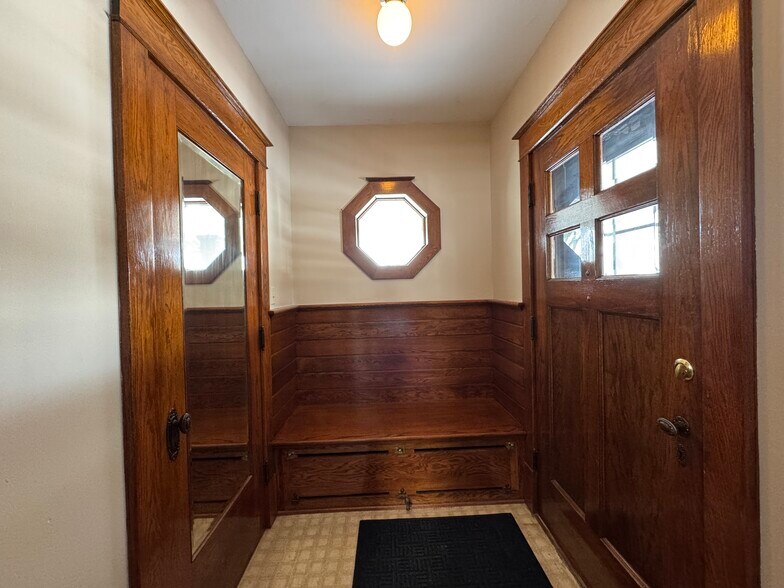 More Photos Of 300 E Pioneer St, Crandon Flex For Sale