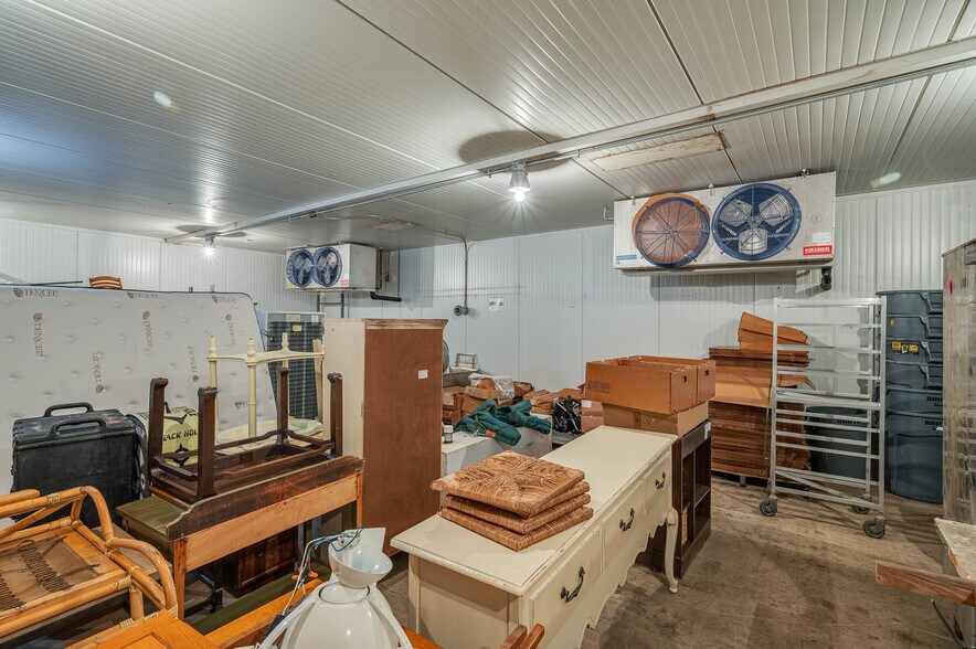 More Photos Of 174 NW 9th ave, Mulberry Distribution For Sale