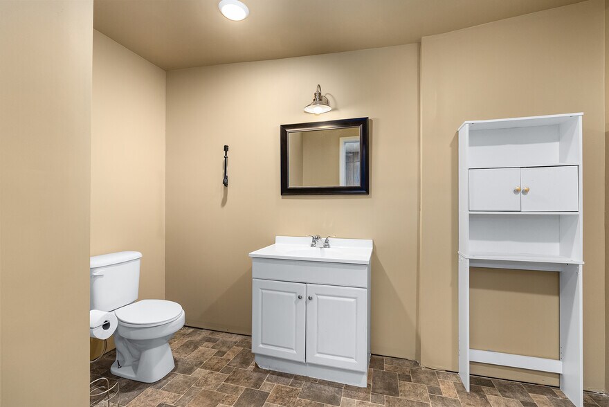 More Photos Of 155 N Broadway Ave, Booneville Storefront For Sale