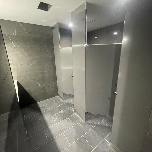 More Photos Of 27301 Dequindre Rd, Madison Heights Office For Lease