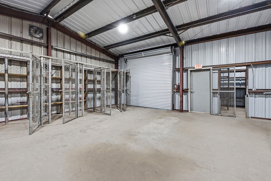 More Photos Of 1120 E 52nd St, Austin Flex For Sale