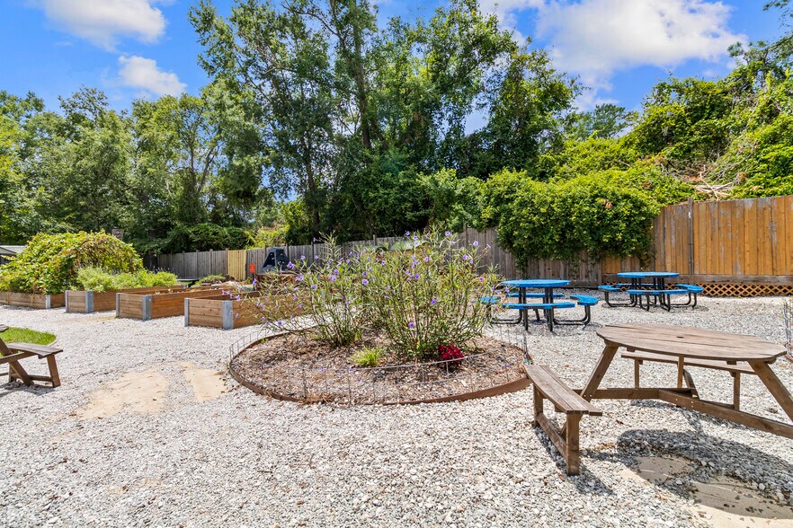 More Photos Of 26403 Oak Ridge Dr, Spring Flex For Lease