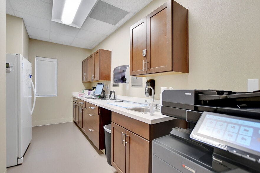 More Photos Of 264 N Highland Springs Ave, Banning Medical For Sale