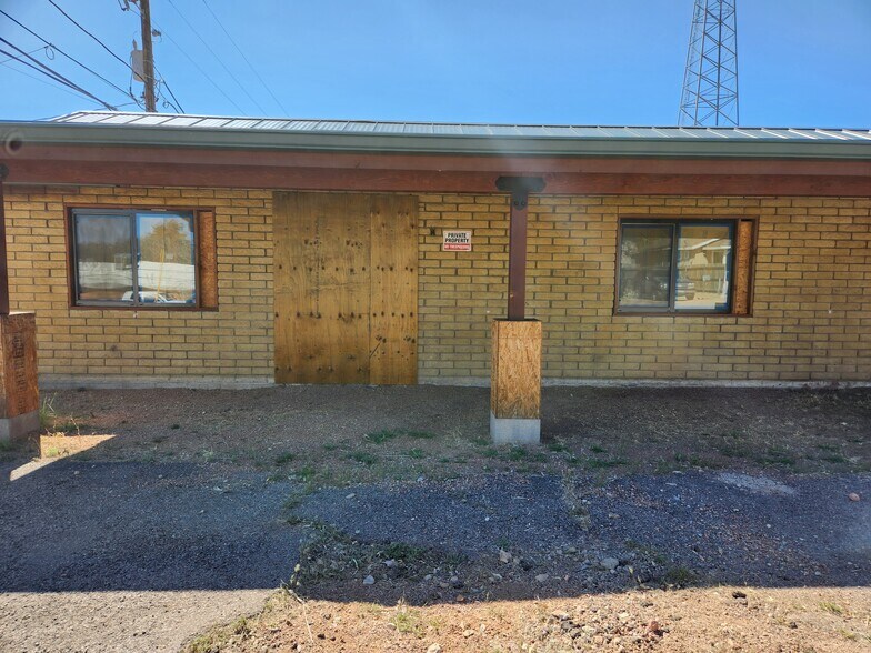 More Photos Of 704 S Meadow St, Payson Office For Sale
