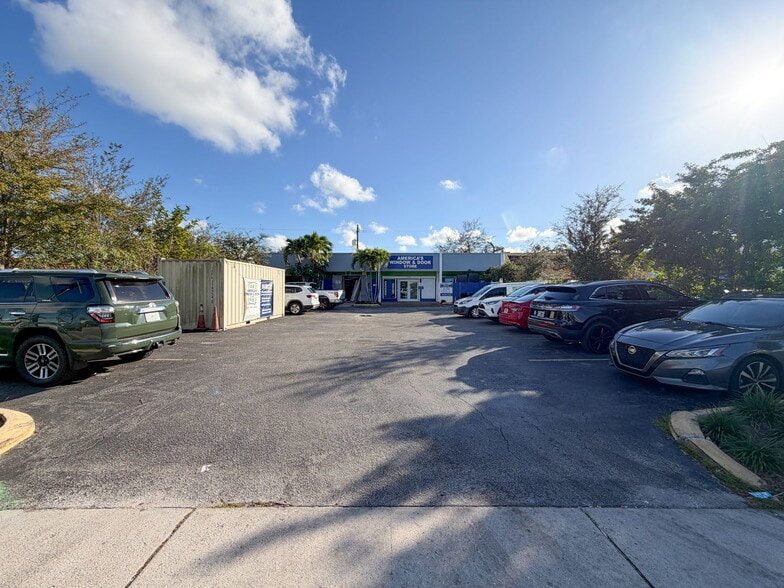 More Photos Of 5908 Johnson St, Hollywood Light Manufacturing For Sale