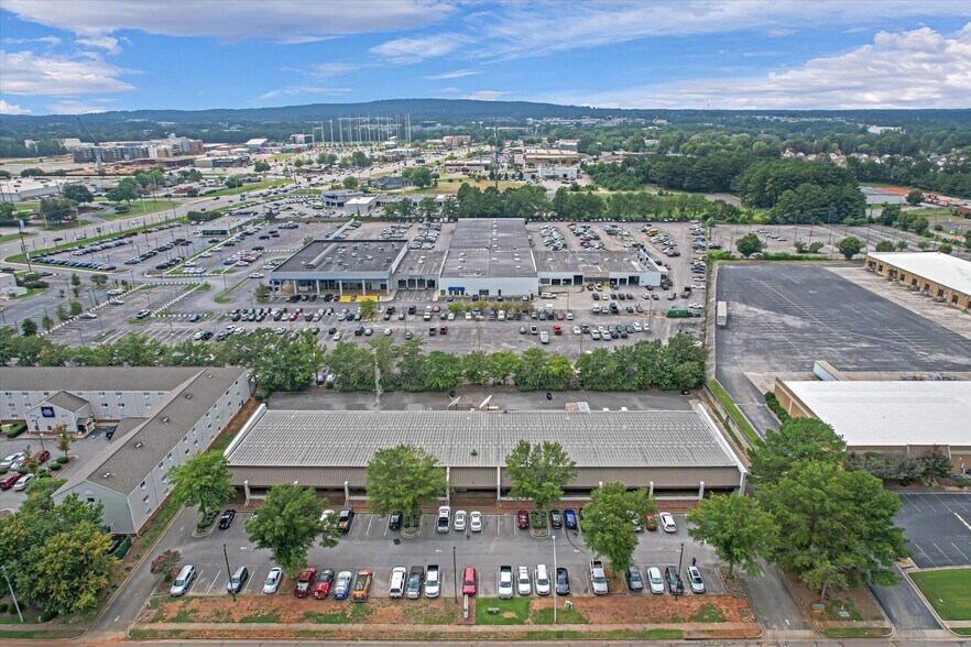 More Photos Of 1555 The Boardwalk, Huntsville Office For Lease