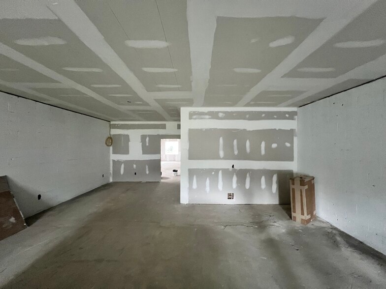 More Photos Of 909 Main St, West Point Storefront Retail Office For Lease