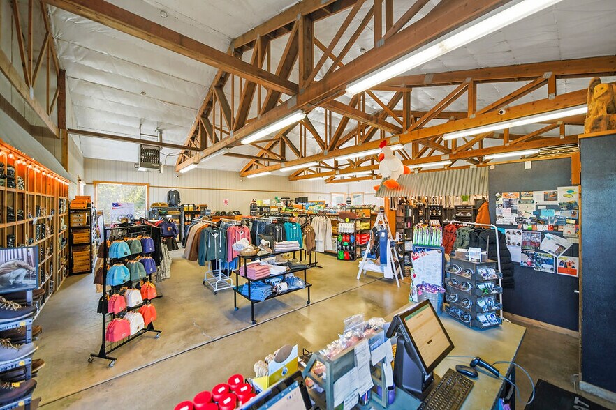 More Photos Of 461 NE Old Belfair Hwy, Belfair Storefront Retail Office For Sale