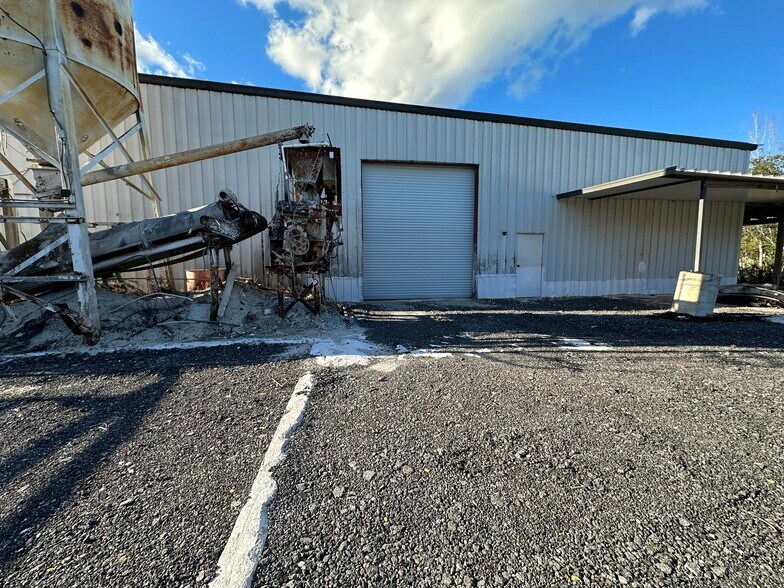 More Photos Of 18715 Colonial Dr, Orlando Warehouse For Lease